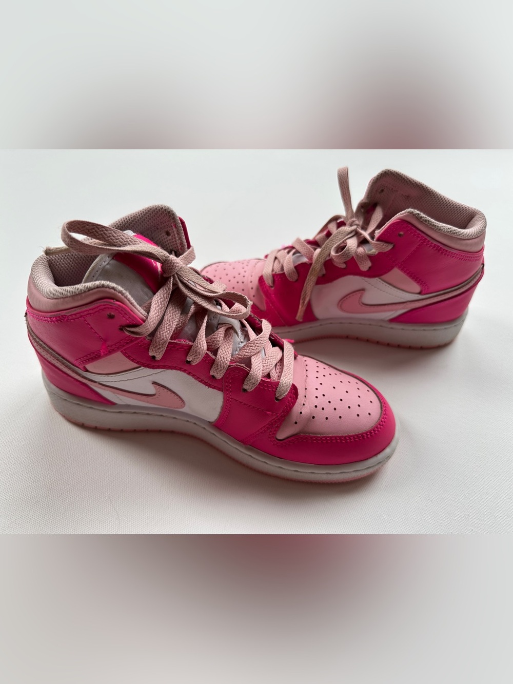 Nike Air Jordan 1 Mid Grade School 4Y white/soft pink/fierce pink Kids Sneakers